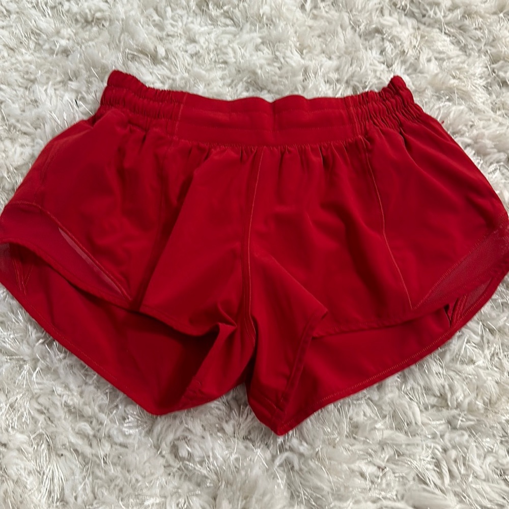 Lululemon shorts, hottie hot